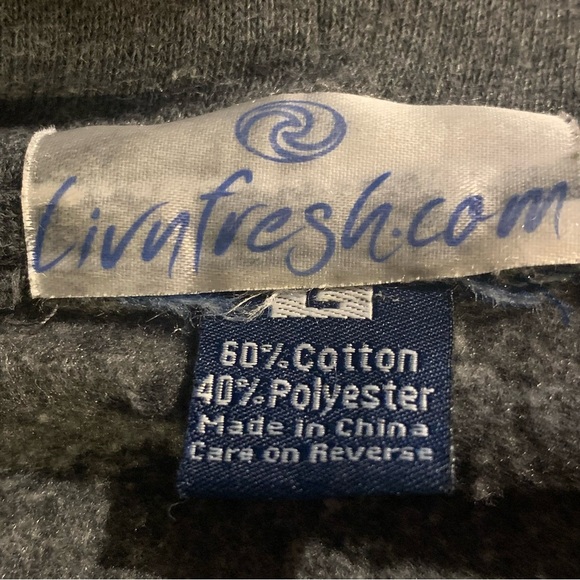 hoodie with hidden beverage pouch - Picture 8 of 12